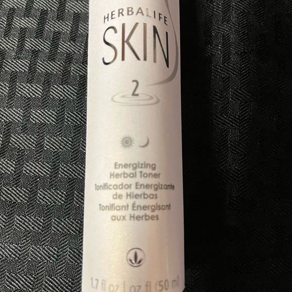 SKIN Energizing Herbal Toner - Picture 2 of 4